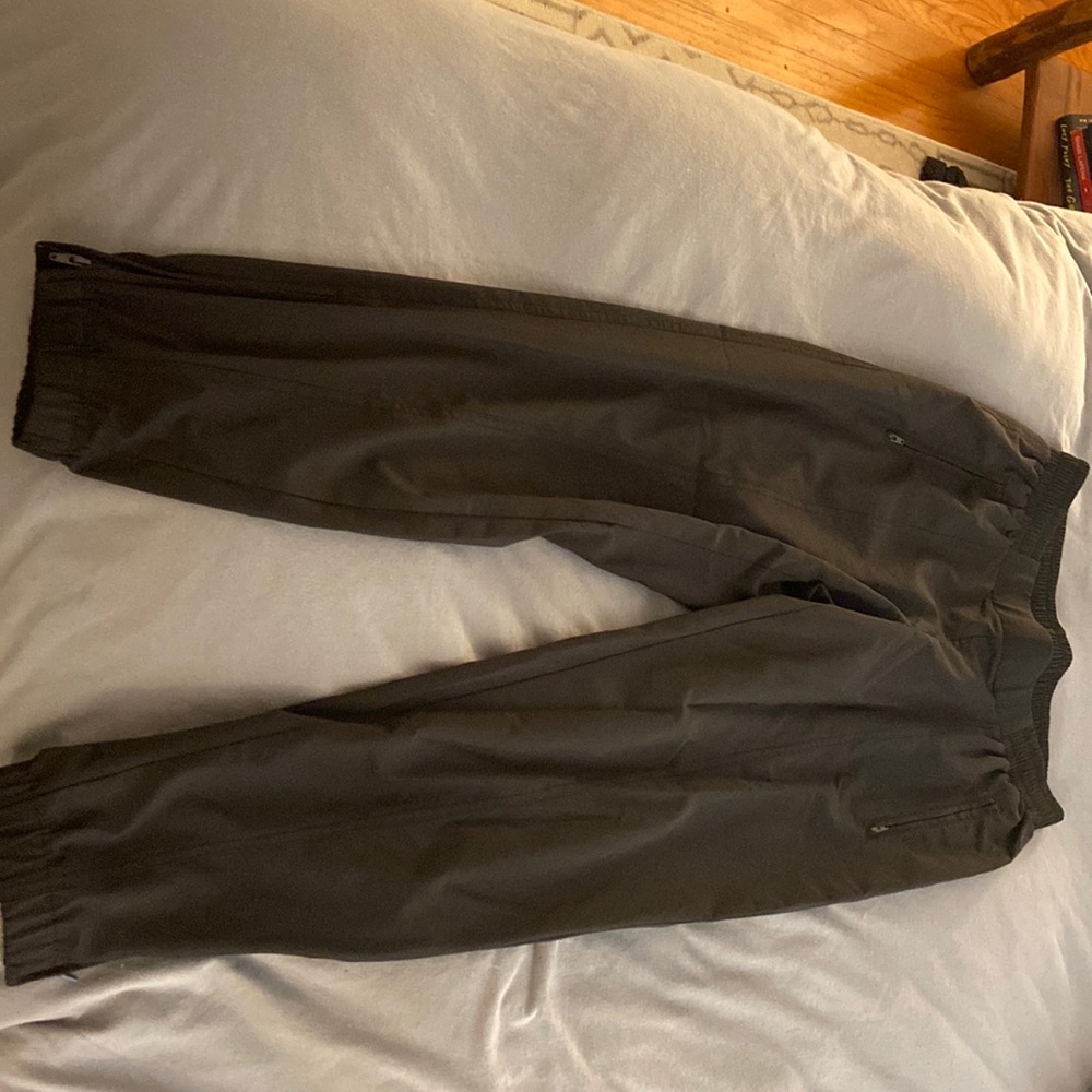 Old Navy Medium Stretchtech joggers. Never worn - brand new.